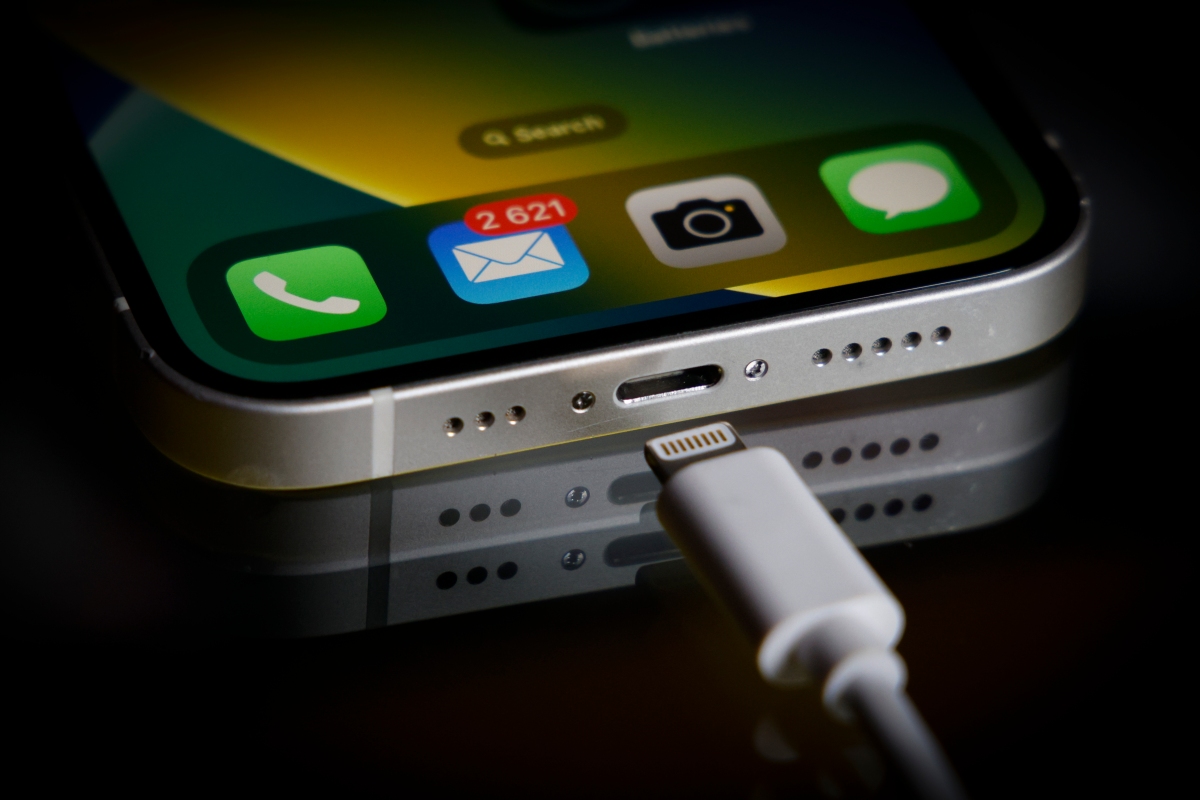 Apple exec says future iPhones will comply with EU’s USB-C mandate • ZebethMedia