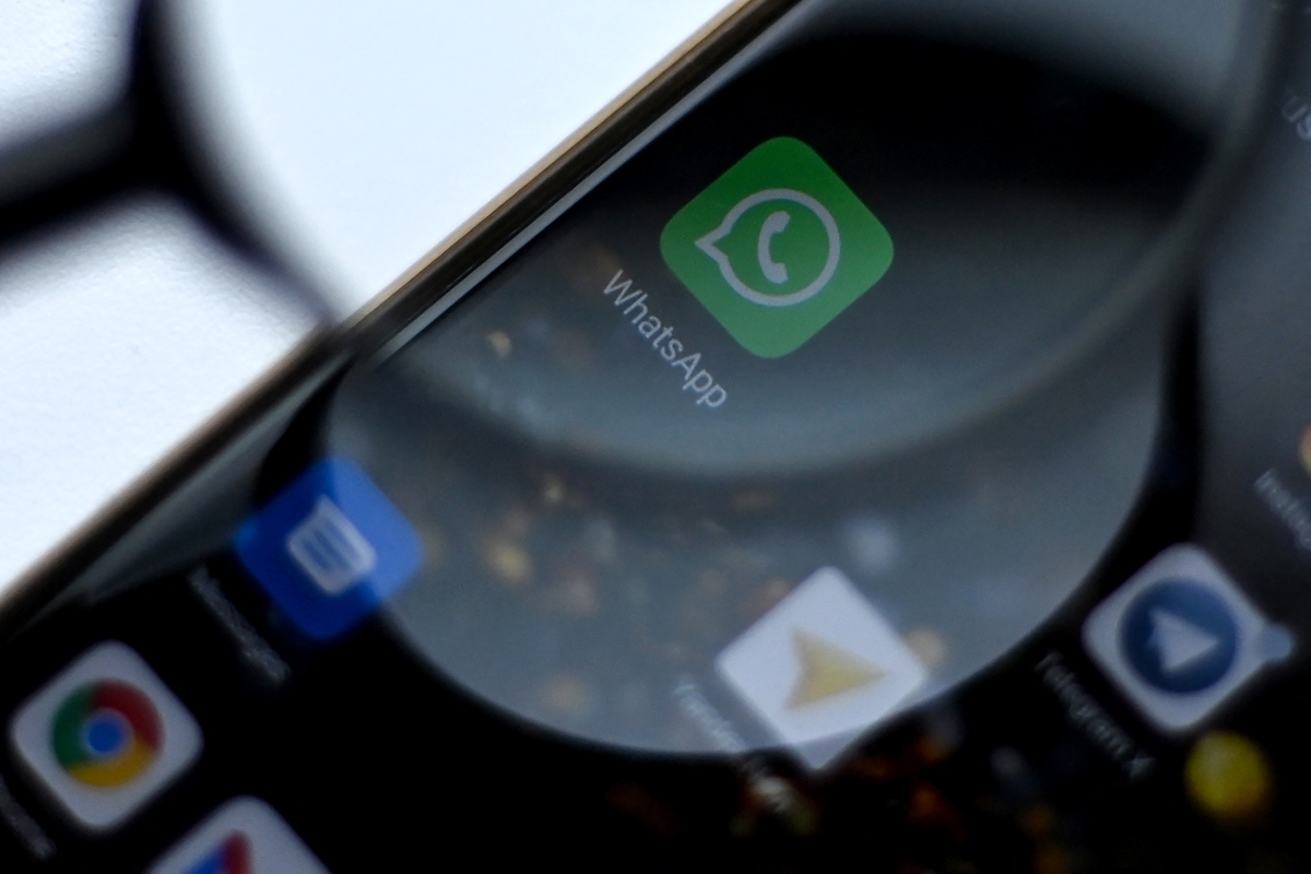 WhatsApp appears to be facing an outage • ZebethMedia