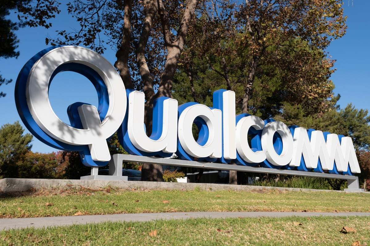 Qualcomm debuts latest flagship Snapdragon chip and a new AI platform • ZebethMedia